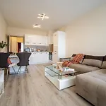 Summertime In South Bay Apartman