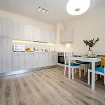 Summertime In South Bay Apartman *